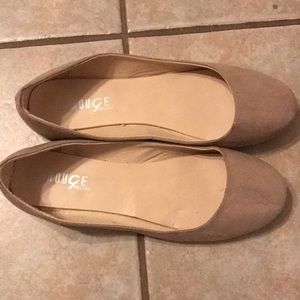 Nude/taupe flats